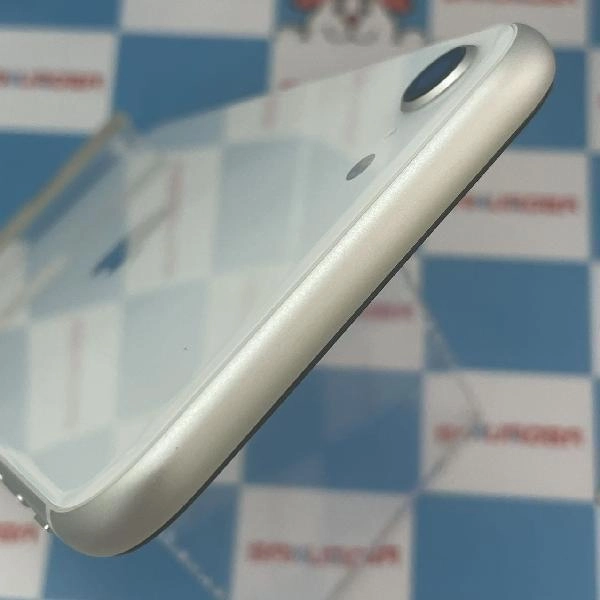 iPhoneSE 第2世代 docomo版SIMフリー 64GB MHGQ3J/A A2296 極美品 ホワイト