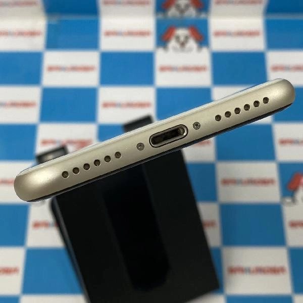 iPhoneSE 第3世代 au版SIMフリー 64GB MMYD3J/A A2782