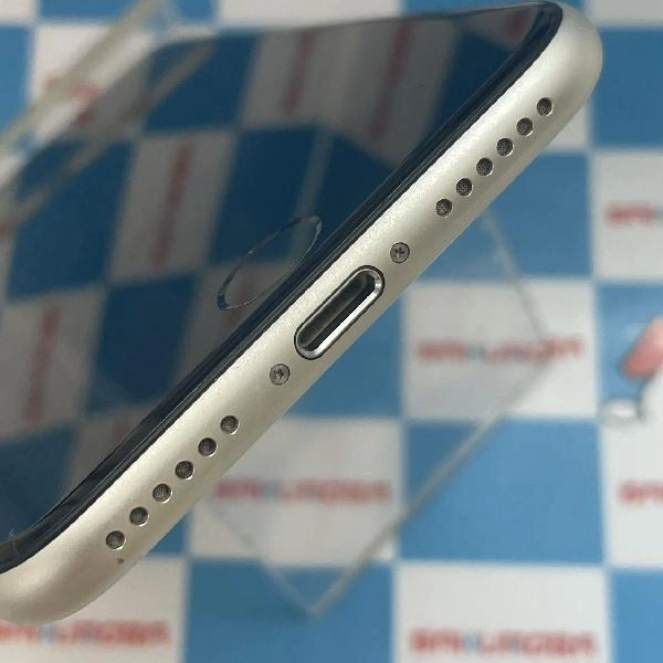 iPhoneSE 第3世代 au版SIMフリー 64GB MMYD3J/A A2782