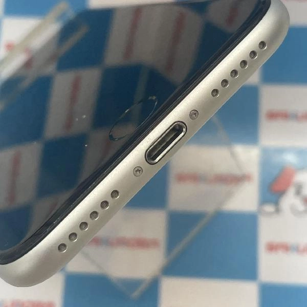 iPhoneSE 第2世代 au版SIMフリー 128GB MHGU3J/A A2296 極美品 ホワイト