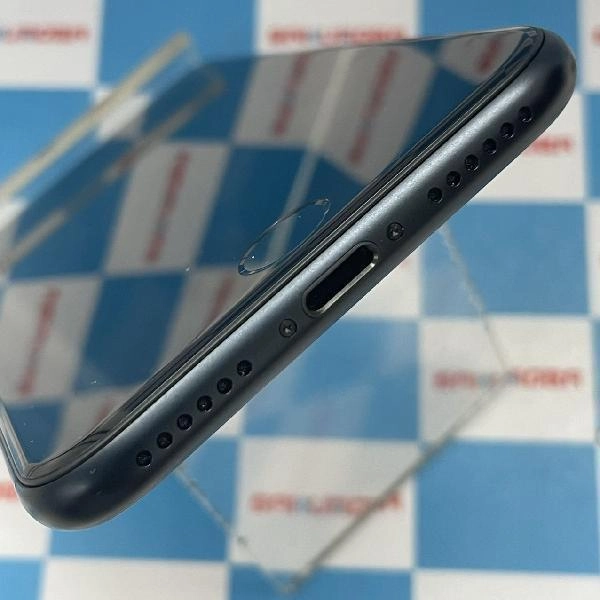 iPhoneSE 第3世代 au版SIMフリー 64GB MMYC3J/A A2782 極美品