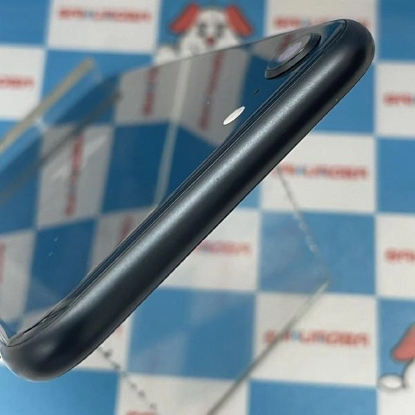 iPhoneSE 第3世代 au版SIMフリー 64GB MMYC3J/A A2782 極美品