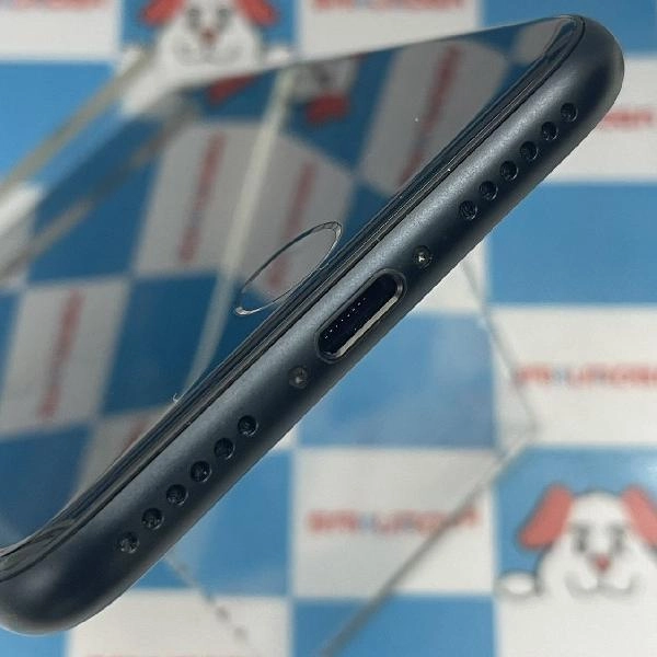 iPhoneSE 第3世代 au版SIMフリー 64GB MMYC3J/A A2782 新品同様品