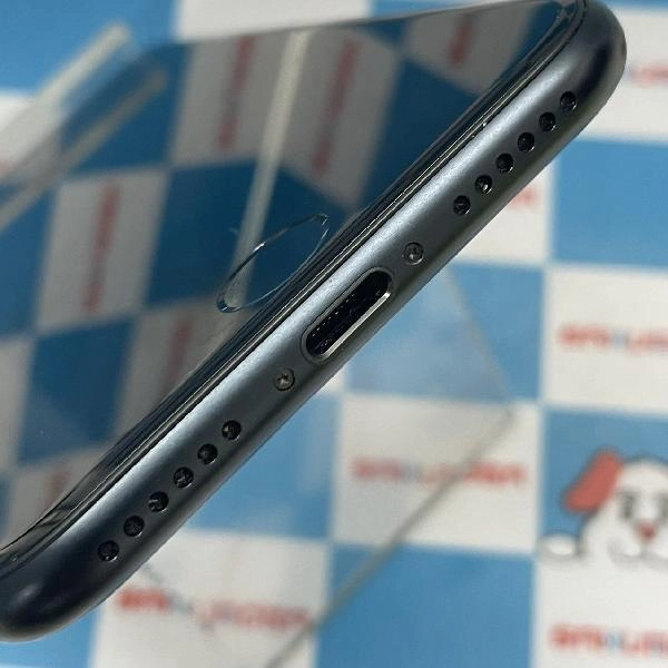 iPhoneSE 第3世代 Apple版SIMフリー 64GB MMYC3J/A A2782 極美品