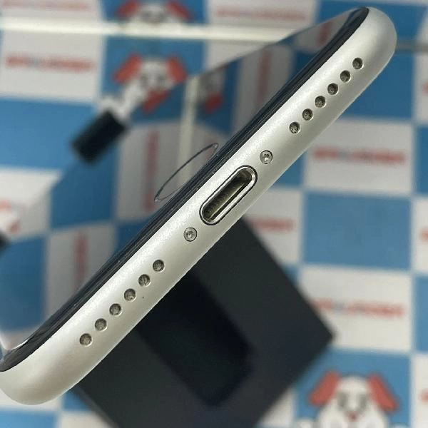 iPhoneSE 第2世代 Apple版SIMフリー 128GB MXD12J/A A2296 美品 ホワイト