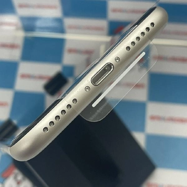 iPhoneSE 第3世代 au版SIMフリー 64GB NMYD3J/A A2782 開封未使用品