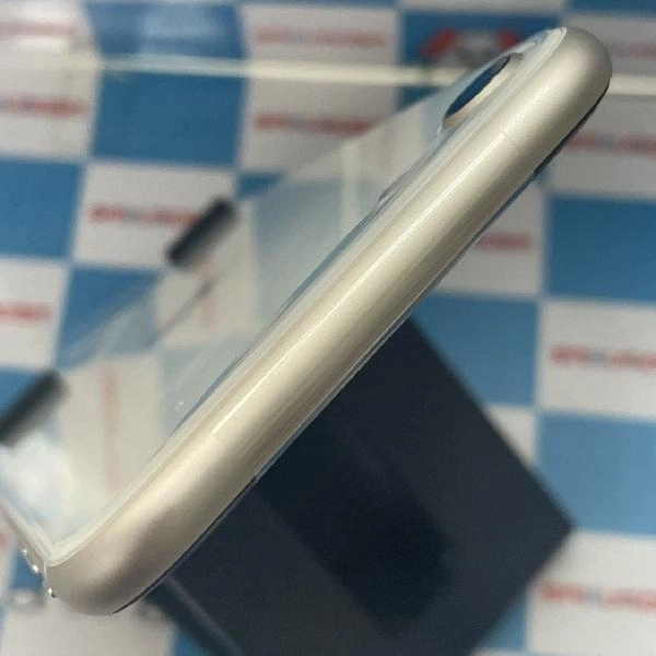 iPhoneSE 第3世代 au版SIMフリー 64GB NMYD3J/A A2782 開封未使用品