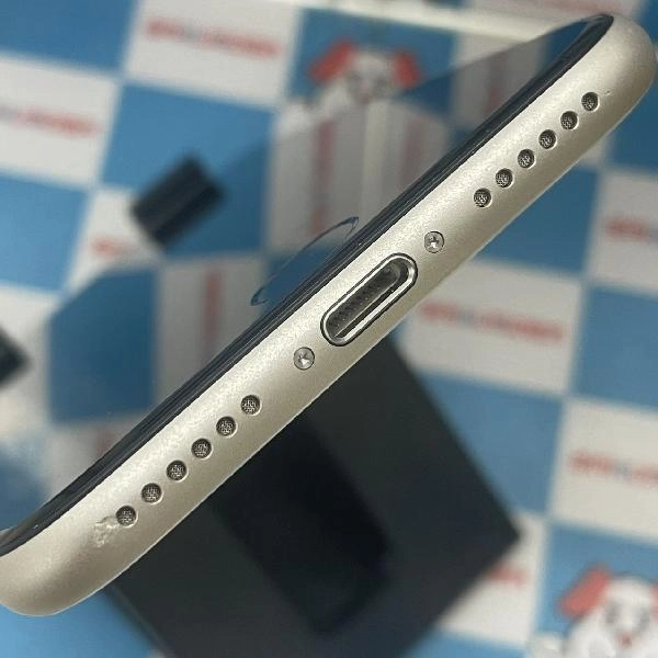 iPhoneSE 第3世代 au版SIMフリー 128GB MMYG3J/A A2782