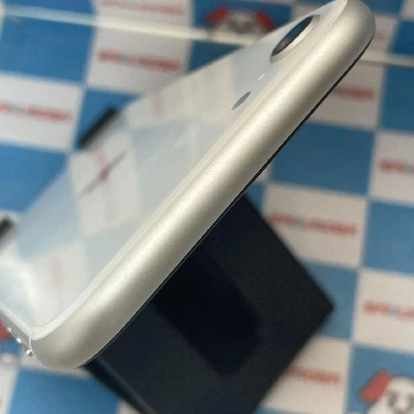 iPhoneSE 第2世代 au版SIMフリー 64GB MHGQ3J/A A2296 極美品 ホワイト