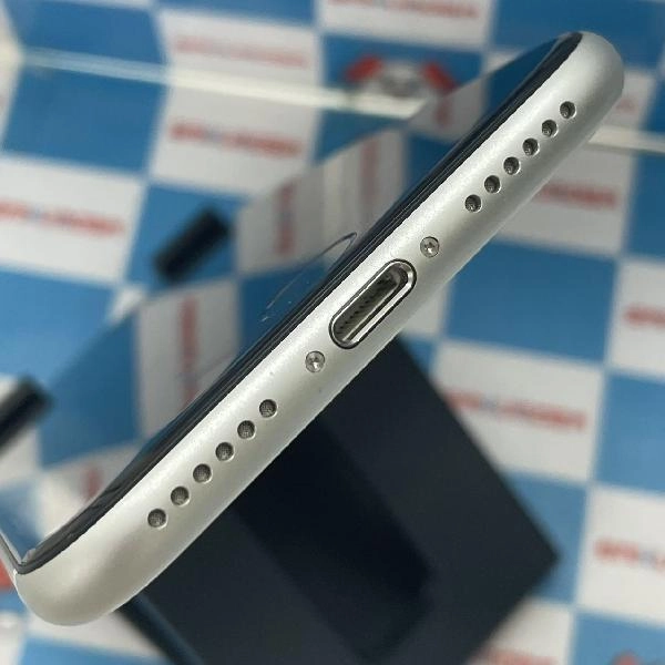 iPhoneSE 第2世代 au版SIMフリー 64GB MHGQ3J/A A2296 極美品 ホワイト