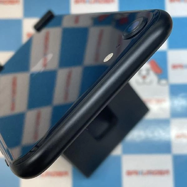 iPhoneSE 第3世代 au版SIMフリー 64GB MMYC3J/A A2782 新品同様