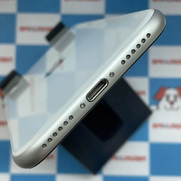 iPhoneSE 第2世代 docomo版SIMフリー 64GB MHGQ3J/A A2296 極美品 ホワイト