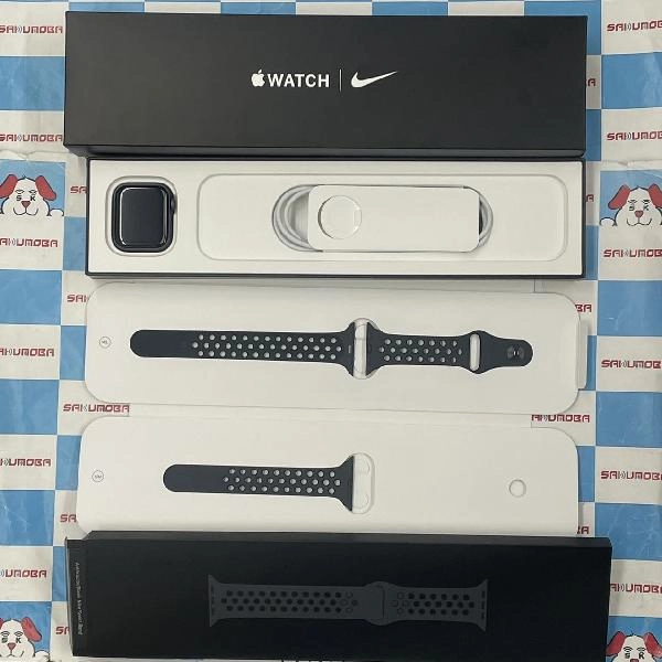 Apple Watch SE GPSモデル  Nike 40mm MKQ33J/A A2351 新品同様