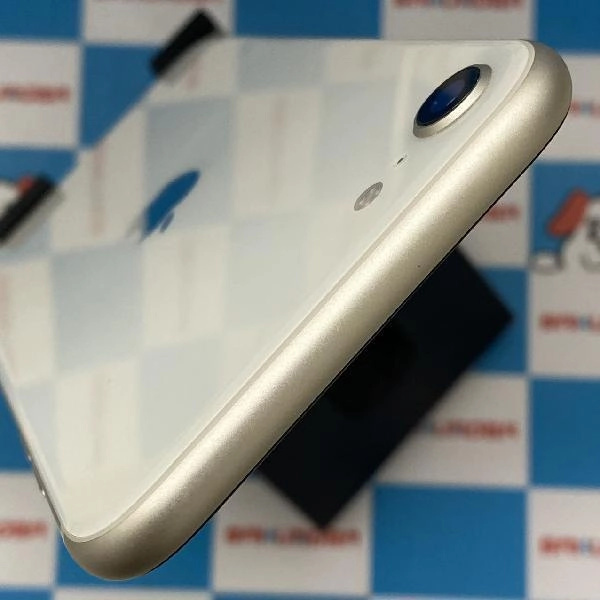 iPhoneSE 第3世代 docomo版SIMフリー 64GB MMYD3J/A A2782 新品同様