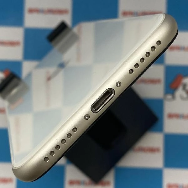 iPhoneSE 第3世代 docomo版SIMフリー 64GB MMYD3J/A A2782 新品同様