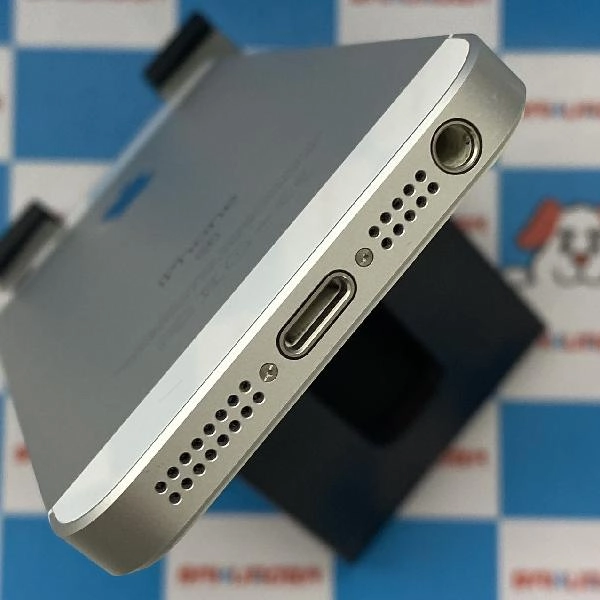 iPhoneSE au版SIMフリー 64GB MLM72J/A A1723 極美品