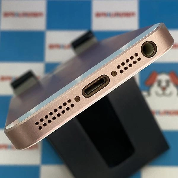 iPhoneSE au版SIMフリー 64GB MLXQ2J/A A1723 極美品