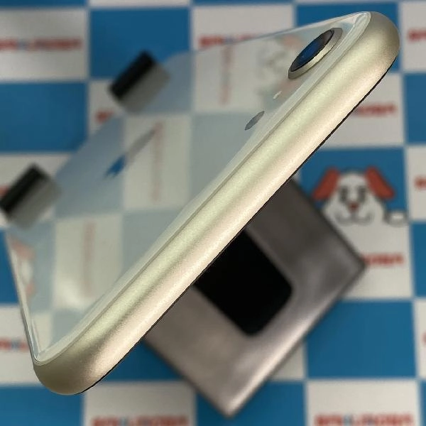 iPhoneSE 第3世代 docomo版SIMフリー 64GB MMYD3J/A A2782 極美品