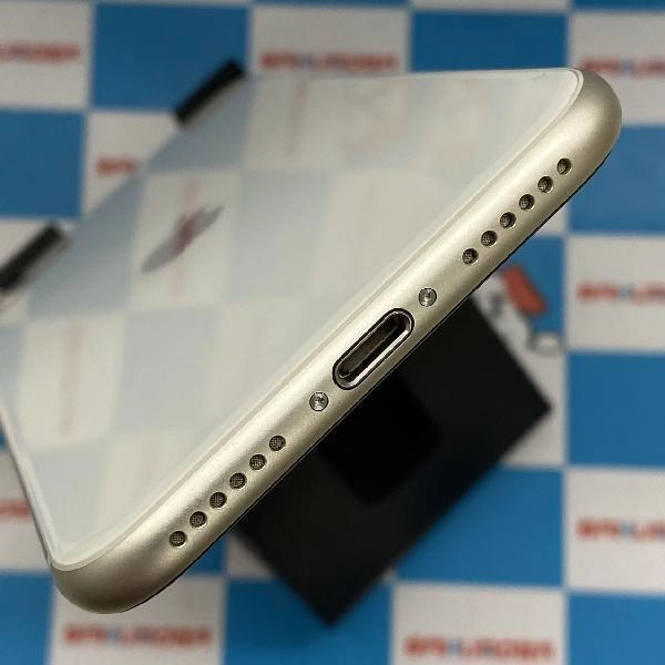 iPhoneSE 第3世代 docomo版SIMフリー 64GB MMYD3J/A A2782 極美品