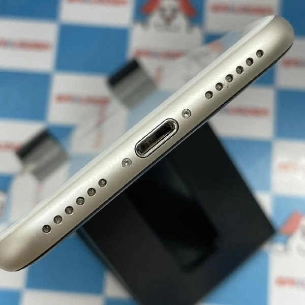 iPhoneSE 第3世代 au版SIMフリー 128GB MMYG3J/A A2782