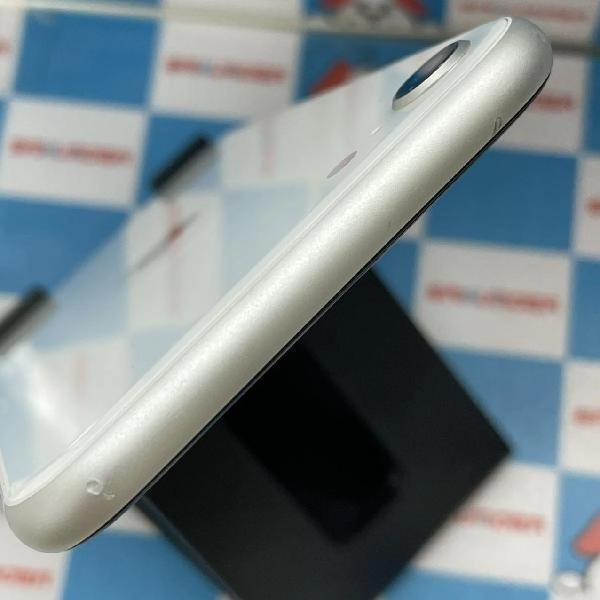 iPhoneSE 第2世代 docomo版SIMフリー 64GB MHGQ3J/A A2296 大特価 ホワイト