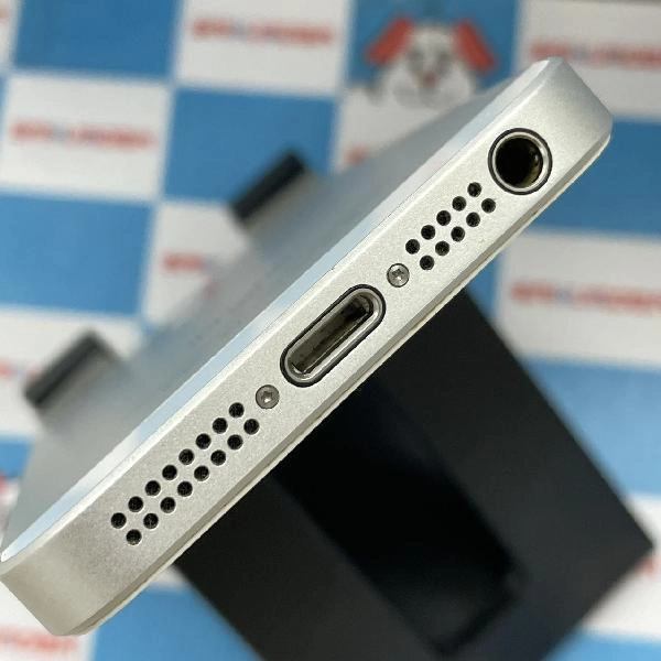 iPhoneSE au版SIMフリー 32GB MP832J/A A1723