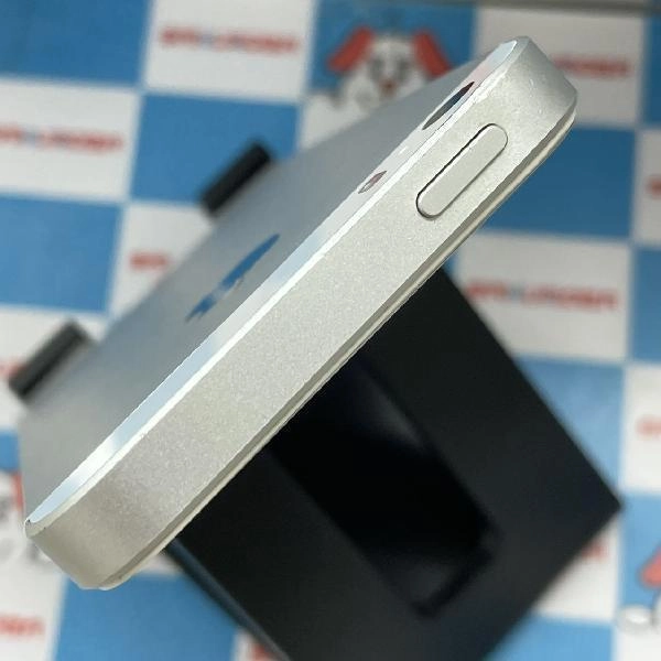 iPhoneSE au版SIMフリー 32GB MP832J/A A1723