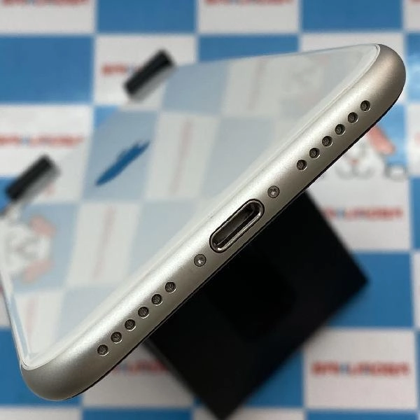 iPhoneSE 第2世代 au版SIMフリー 64GB MHGQ3J/A A2296 極美品 ホワイト