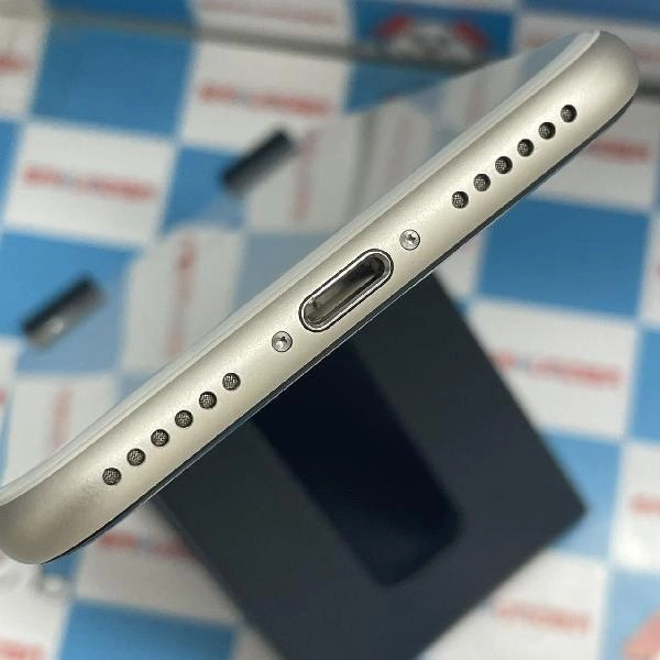 iPhoneSE 第3世代 SoftBank版SIMフリー 64GB MMYD3J/A A2782 極美品