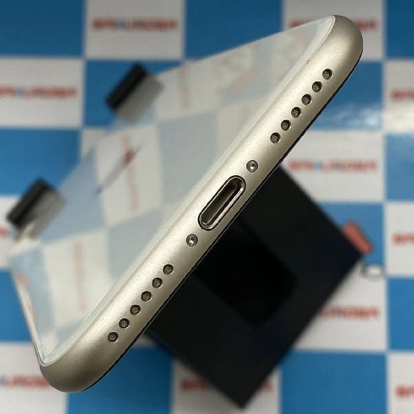 iPhoneSE 第3世代 Apple版SIMフリー 64GB MMYD3J/A A2782 新品同様品