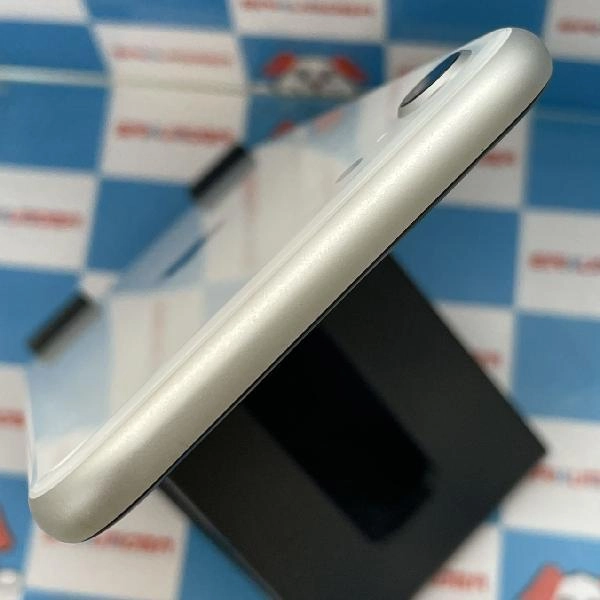 iPhoneSE 第2世代 au版SIMフリー 64GB MHGQ3J/A A2296 新品同様 ホワイト