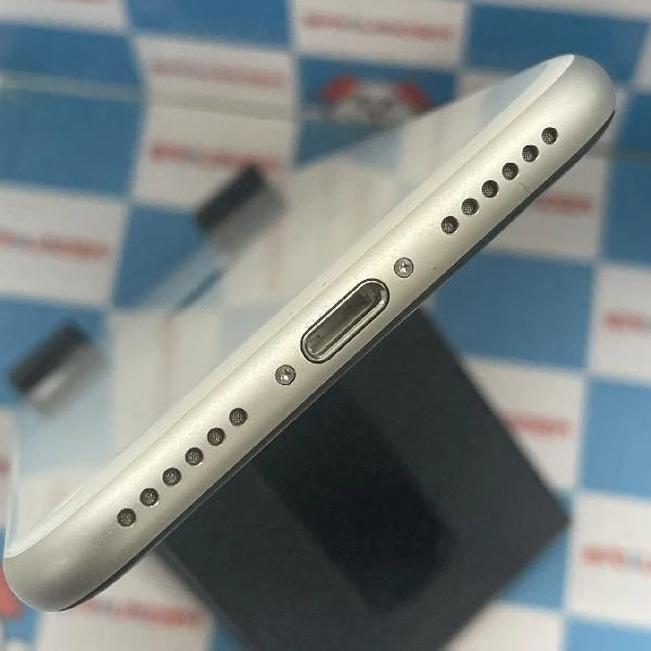 iPhoneSE 第2世代 docomo版SIMフリー 64GB MX9T2J/A A2296 極美品 ホワイト