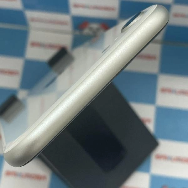 iPhoneSE 第2世代 docomo版SIMフリー 64GB MX9T2J/A A2296 極美品 ホワイト