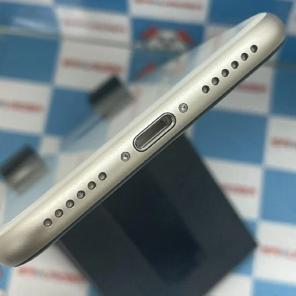 iPhoneSE 第3世代 Apple版SIMフリー 64GB MMYD3J/A A2782