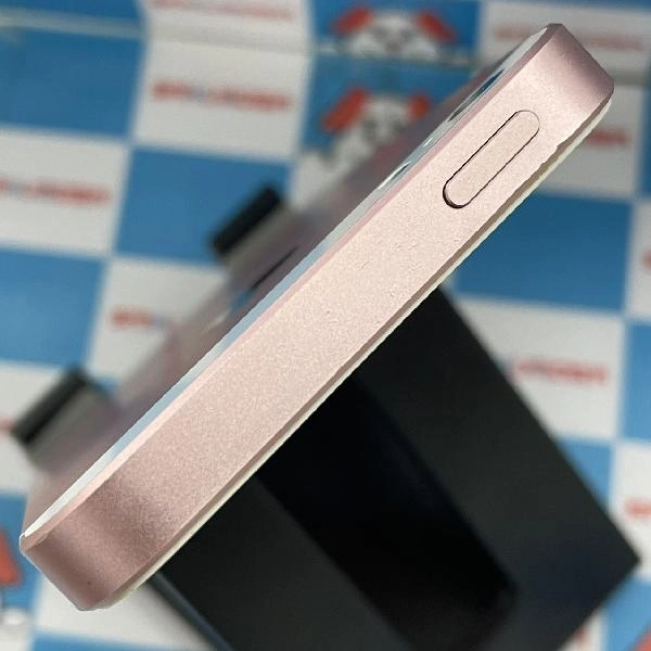 iPhoneSE docomo版SIMフリー 64GB MLXQ2J/A A1723