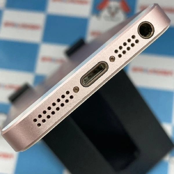 iPhoneSE docomo版SIMフリー 64GB MLXQ2J/A A1723