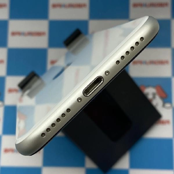 iPhoneSE 第2世代 docomo版SIMフリー 64GB NX9T2J/A A2296 新品同様品 ホワイト