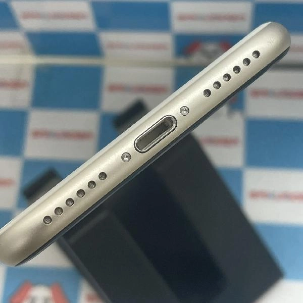 iPhoneSE 第3世代 Apple版SIMフリー 64GB MMYD3J/A A2782