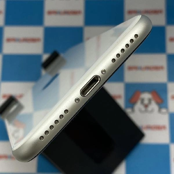 iPhoneSE 第2世代 docomo版SIMフリー 128GB MHGU3J/A A2296 極美品 ホワイト