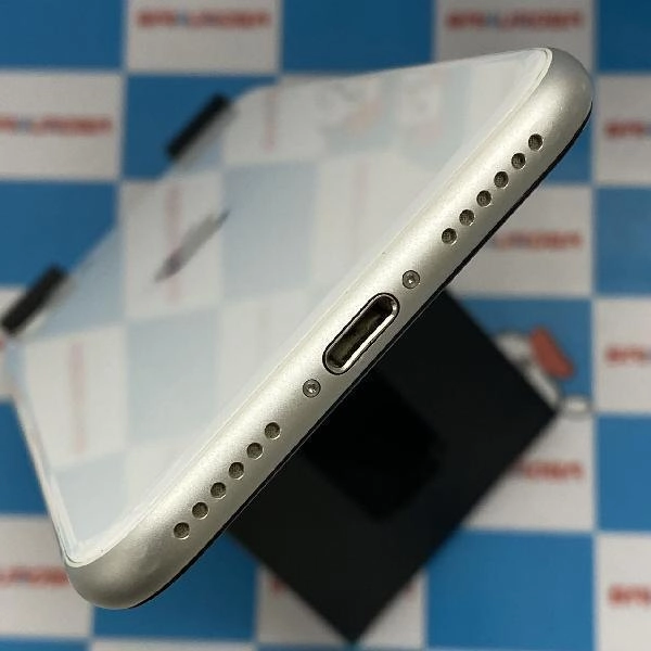 iPhoneSE 第2世代 docomo版SIMフリー 128GB MXD12J/A A2296 極美品 ホワイト