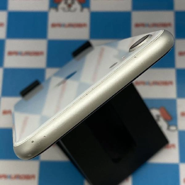 iPhoneSE 第2世代 docomo版SIMフリー 64GB MHGQ3J/A A2296 極美品 ホワイト