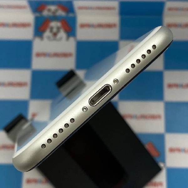 iPhoneSE 第2世代 docomo版SIMフリー 64GB MHGQ3J/A A2296 極美品 ホワイト