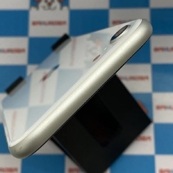 iPhoneSE 第2世代 docomo版SIMフリー 64GB MHGQ3J/A A2296 極美品 ホワイト