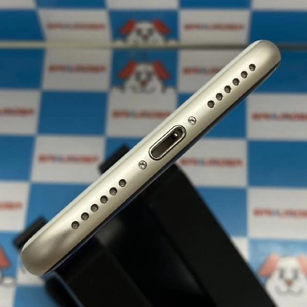 iPhoneSE 第3世代 au版SIMフリー 64GB MMYD3J/A A2782 美品