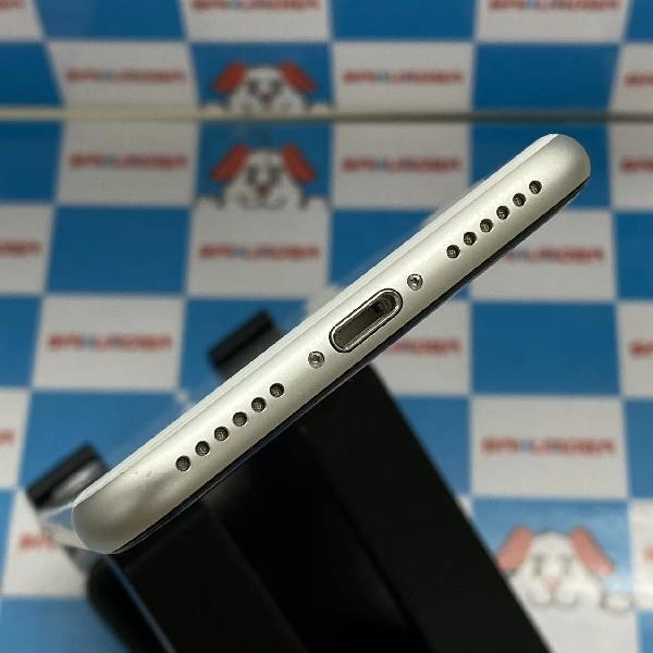 iPhoneSE 第2世代 au版SIMフリー 64GB MHGQ3J/A A2296 極美品 ホワイト