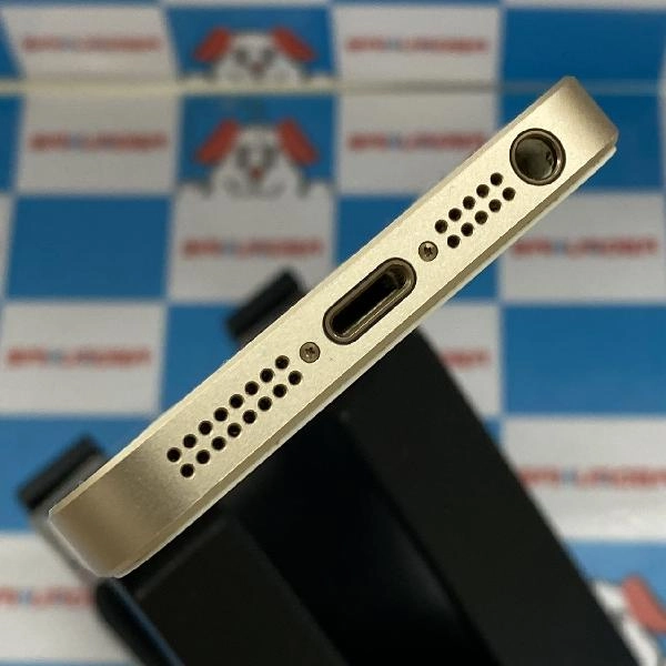 iPhoneSE Apple版SIMフリー 64GB NLXP2J/A A1723 美品