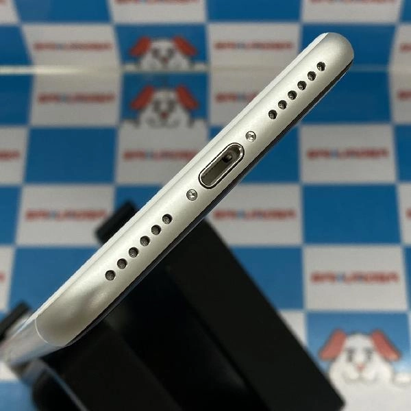 iPhoneSE 第2世代 docomo版SIMフリー 64GB MHGQ3J/A A2296 新品同様 ホワイト