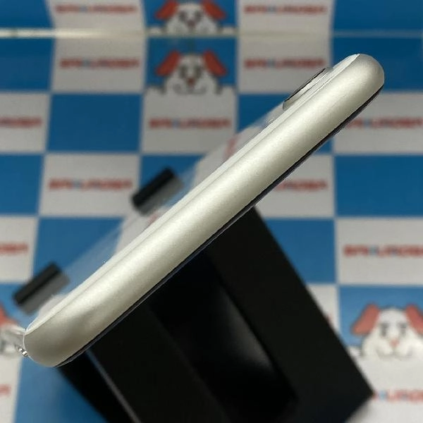 iPhoneSE 第2世代 docomo版SIMフリー 64GB MHGQ3J/A A2296 新品同様 ホワイト