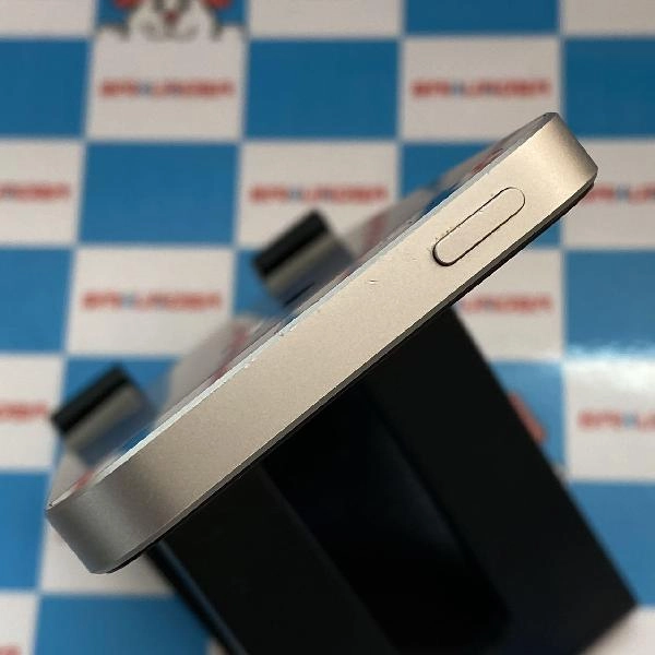 iPhoneSE au版SIMフリー 32GB MP822J/A A1723 極美品