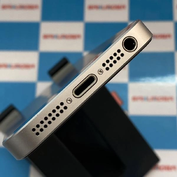 iPhoneSE au版SIMフリー 32GB MP822J/A A1723 極美品